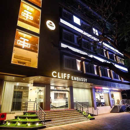 Cliff Embassy Banquet And Suites Shimoga Exterior photo