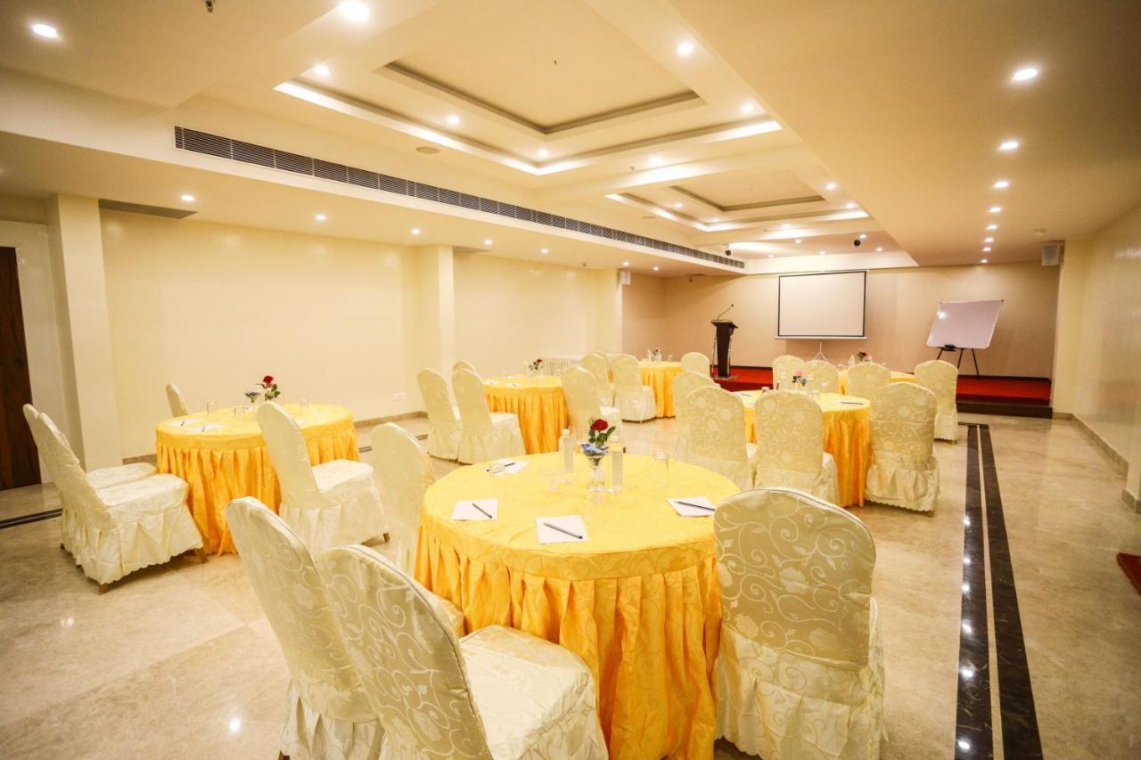 Cliff Embassy Banquet And Suites Shimoga Exterior photo