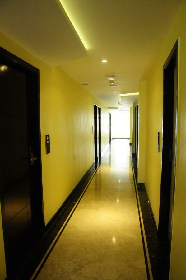 Cliff Embassy Banquet And Suites Shimoga Exterior photo