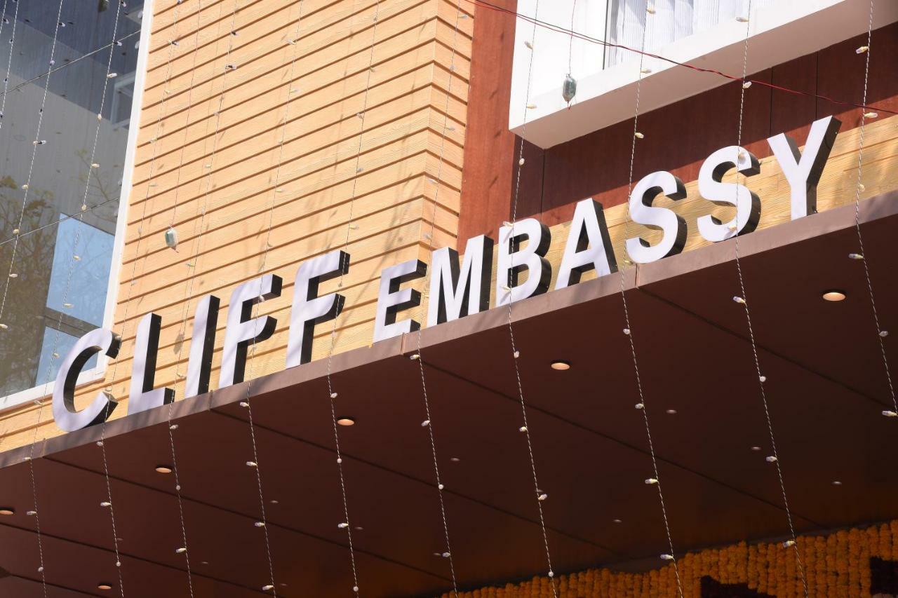 Cliff Embassy Banquet And Suites Shimoga Exterior photo